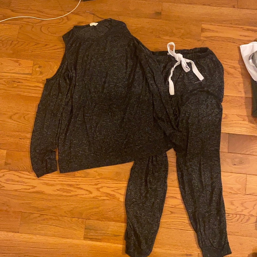 Dark Gray/ Black cold shoulder set!! (FULL SET!!)